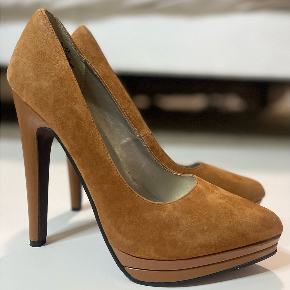 Elegant Tan High Heels Sz. 9 1/2